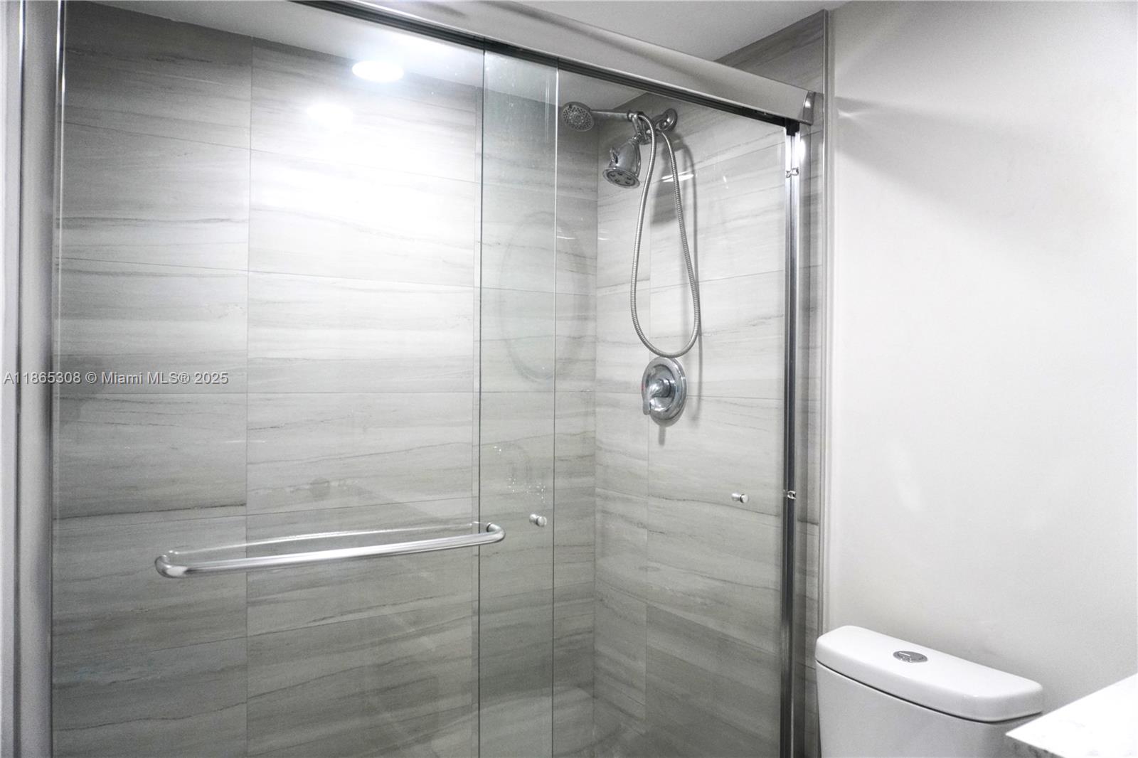 36 OF PALM SPRINGS 3 COND - Residential