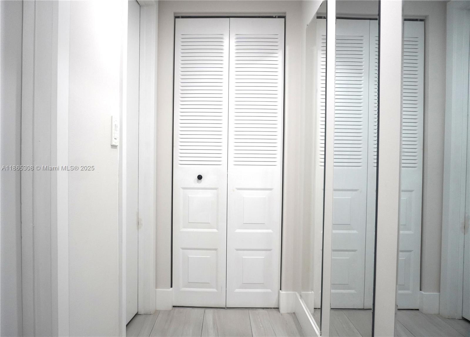 36 OF PALM SPRINGS 3 COND - Residential