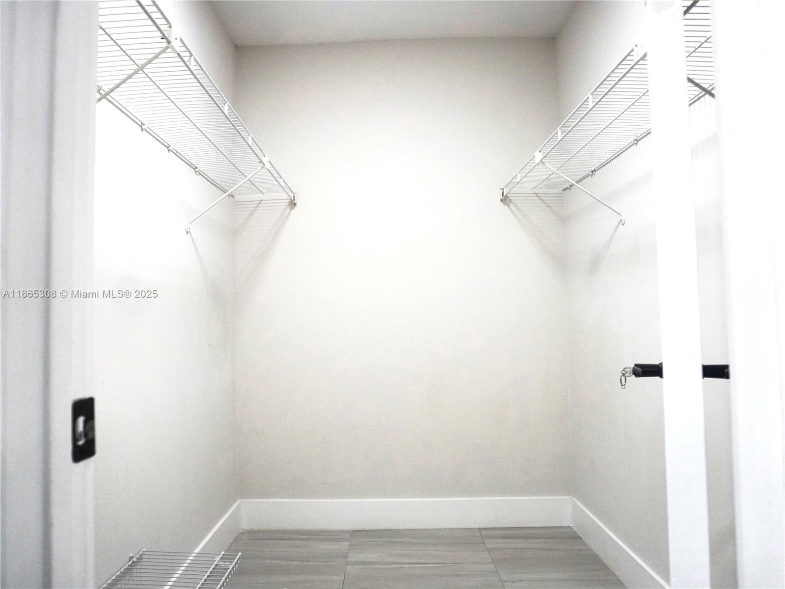 36 OF PALM SPRINGS 3 COND - Residential