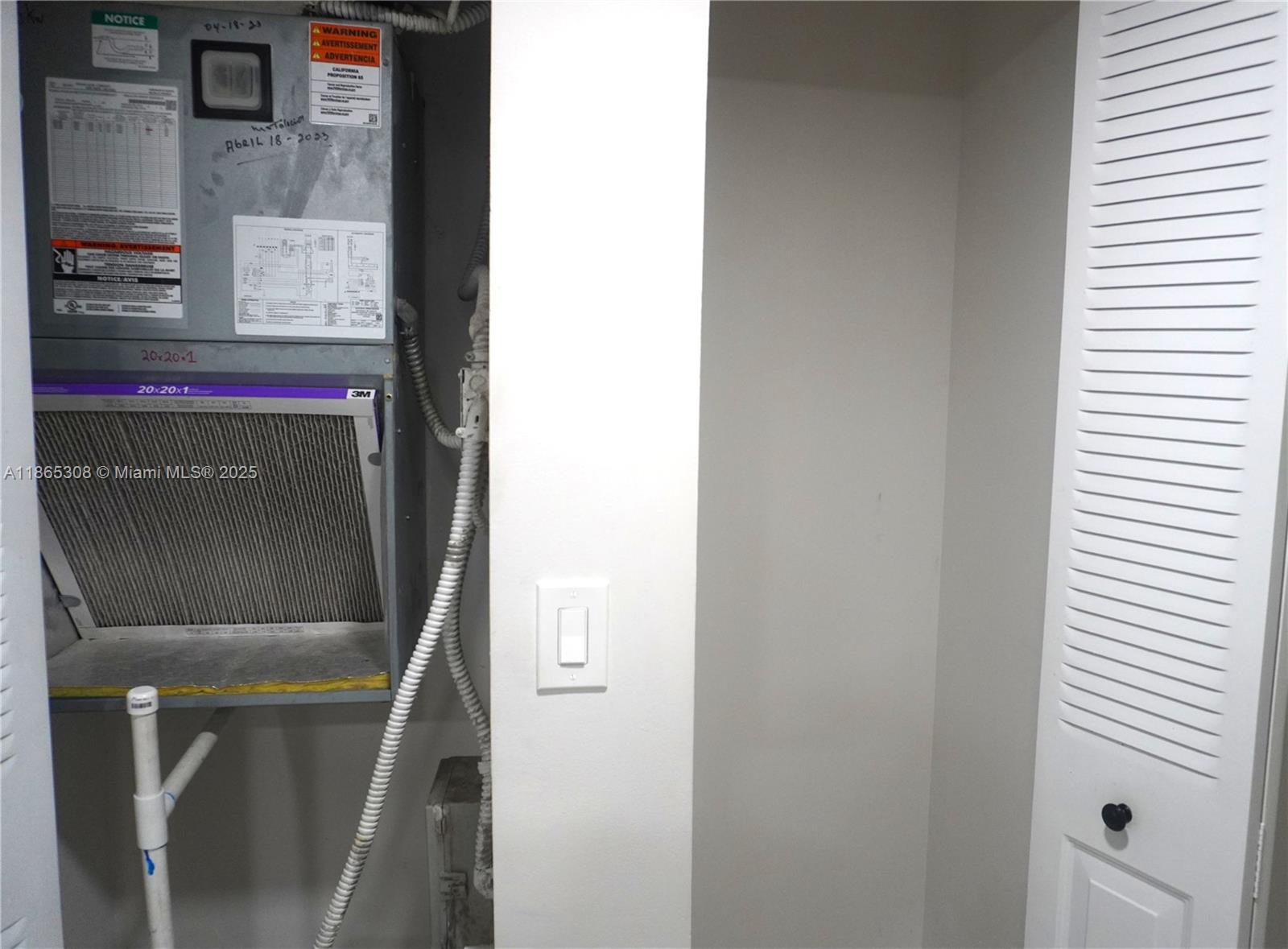 36 OF PALM SPRINGS 3 COND - Residential