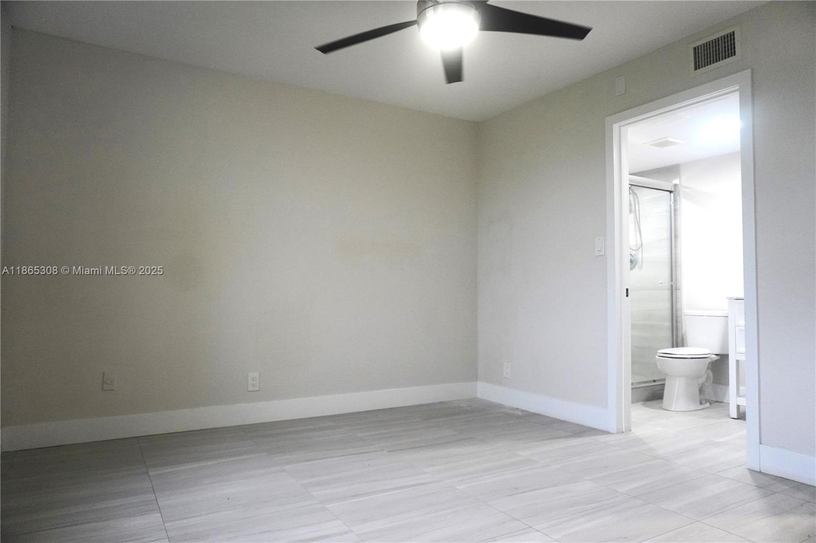 36 OF PALM SPRINGS 3 COND - Residential