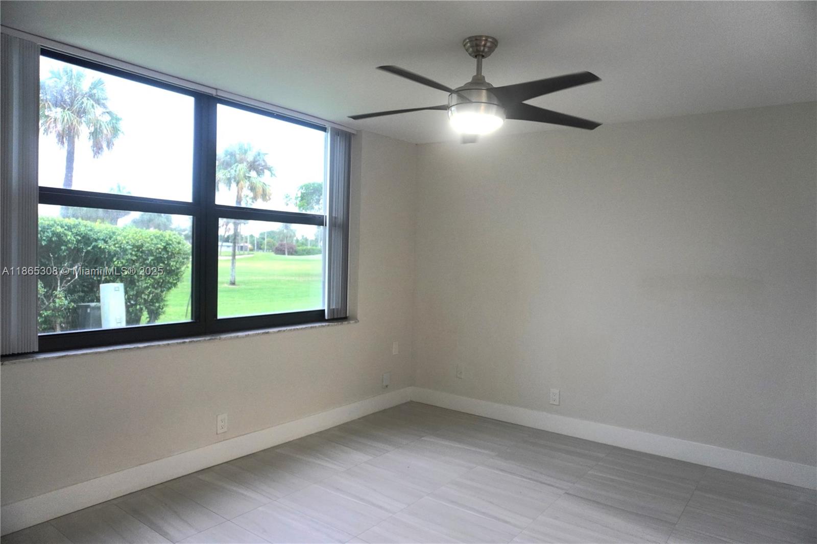 36 OF PALM SPRINGS 3 COND - Residential