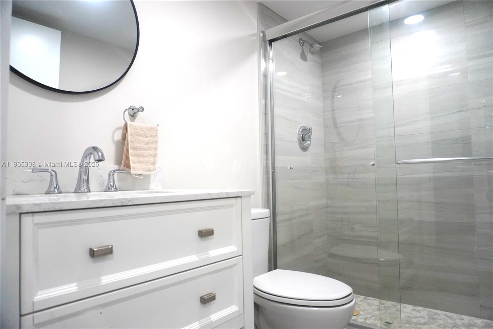 36 OF PALM SPRINGS 3 COND - Residential