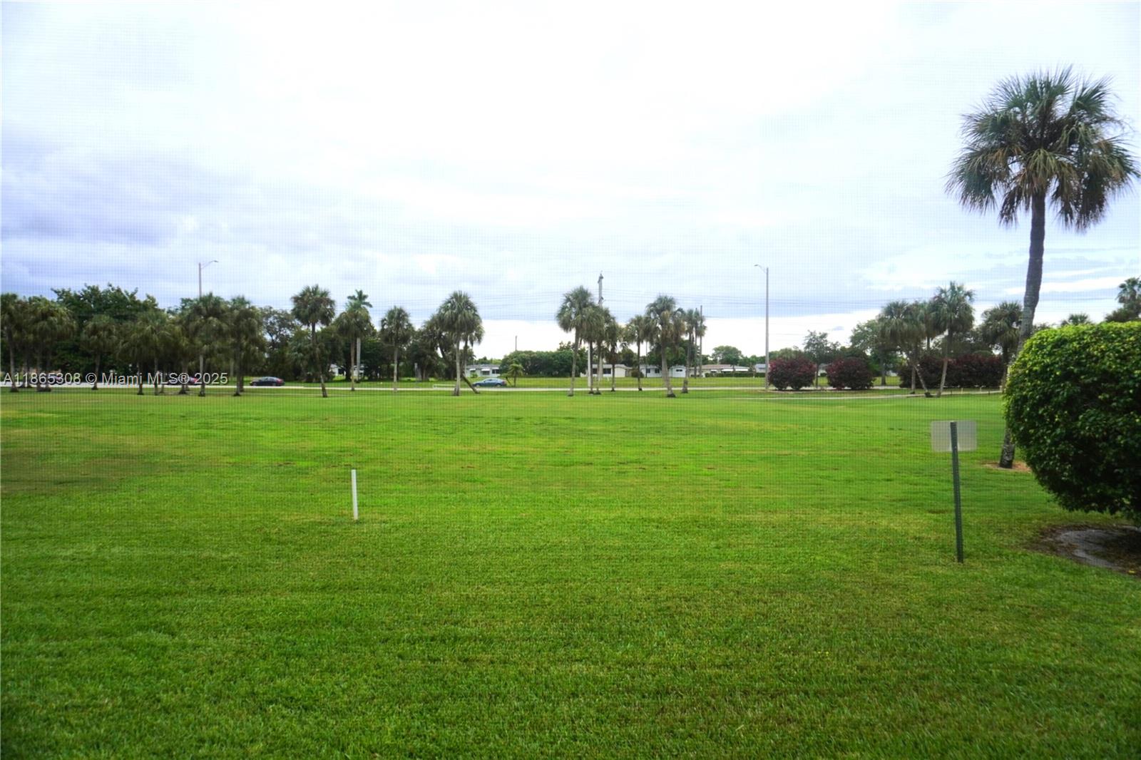 36 OF PALM SPRINGS 3 COND - Residential