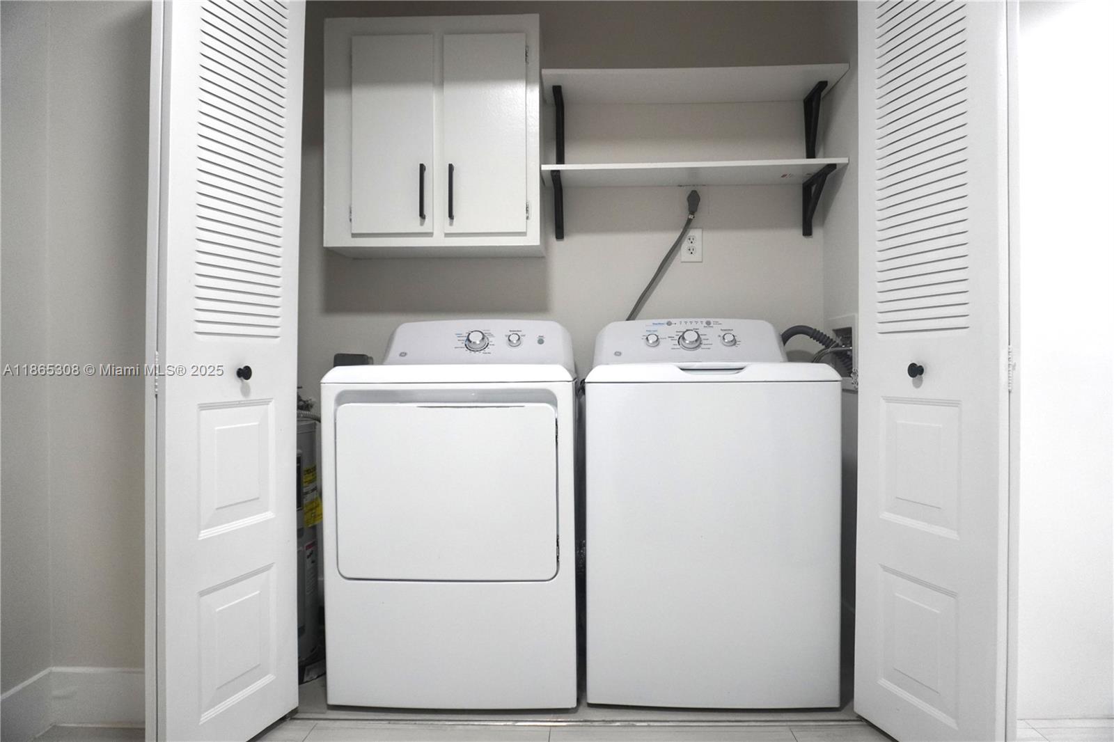 36 OF PALM SPRINGS 3 COND - Residential