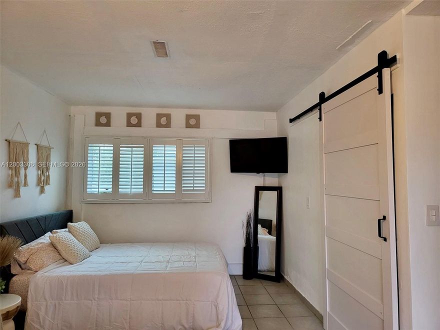 Studio for rent, spacious and very comfortable. No credit score required,  No application  approval, fast approval, includes electricity, water, internet, and parking.