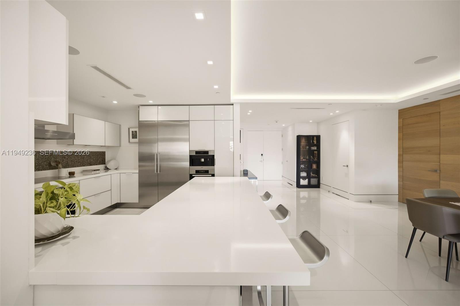 3535 Hiawatha Ave 305