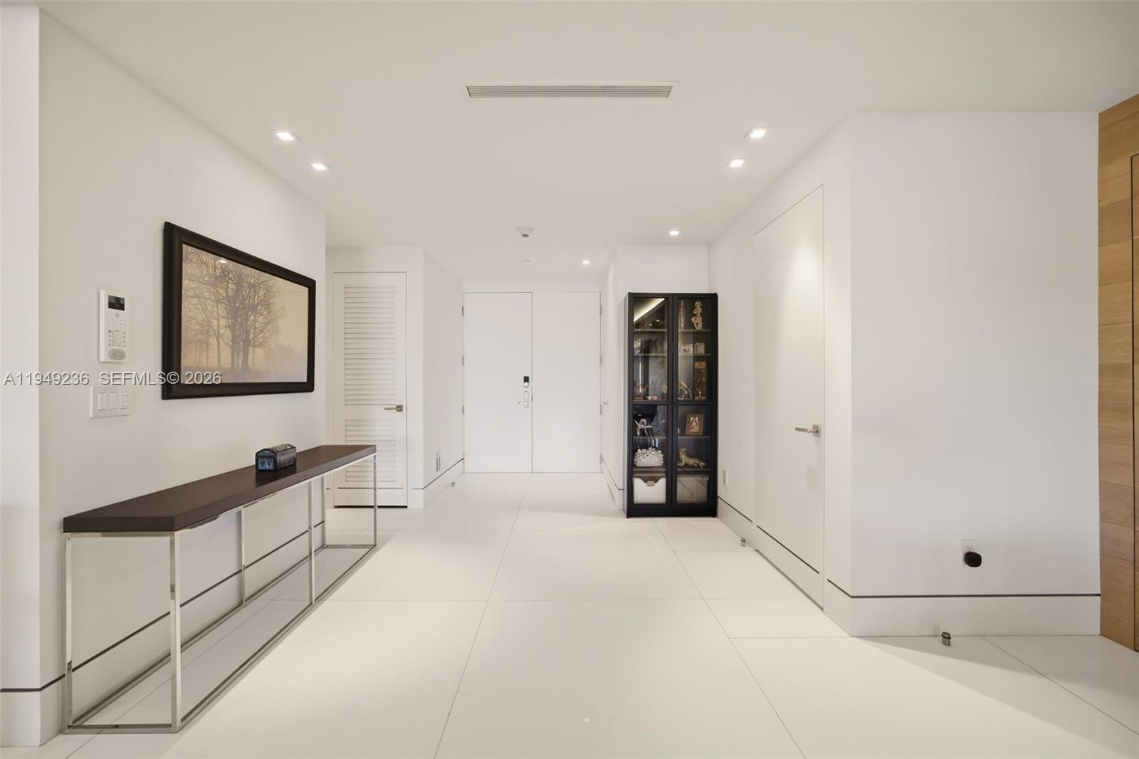 3535 Hiawatha Ave 305