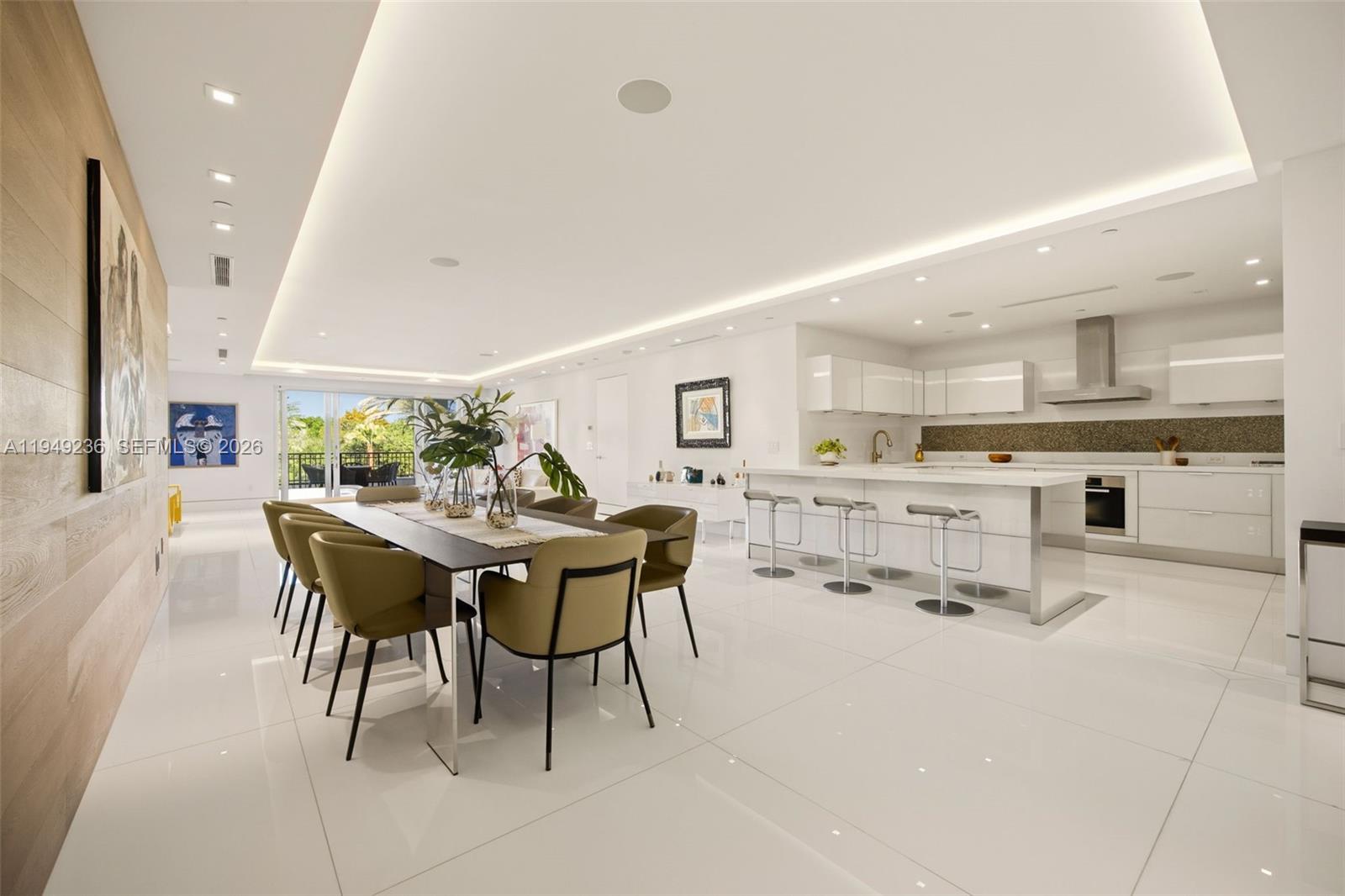 3535 Hiawatha Ave 305