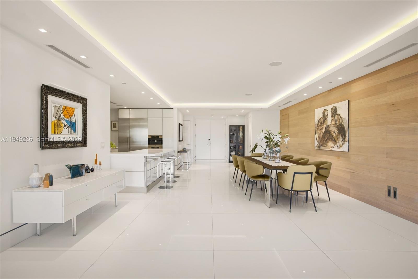 3535 Hiawatha Ave 305