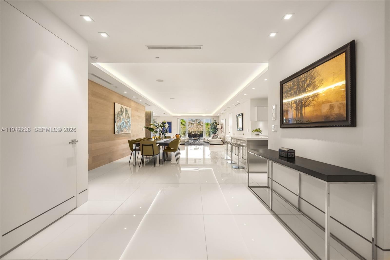 3535 Hiawatha Ave 305