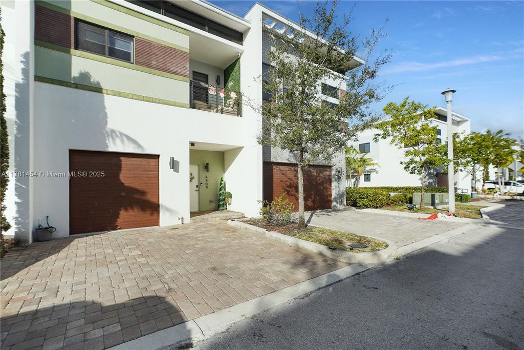 Photo of 4409 NW 9th St, Plantation, FL 33317 (MLS # A11781454)