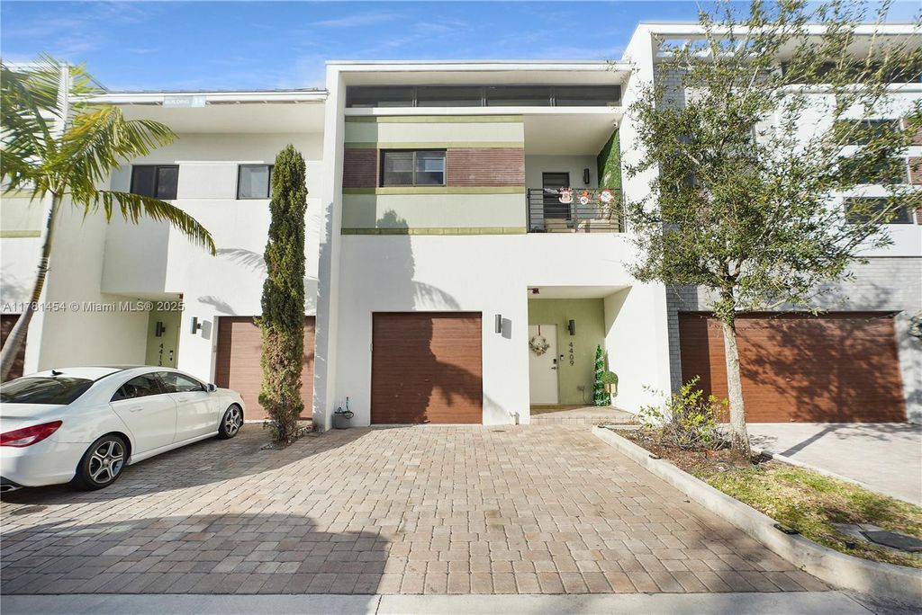 Photo of 4409 NW 9th St, Plantation, FL 33317 (MLS # A11781454)