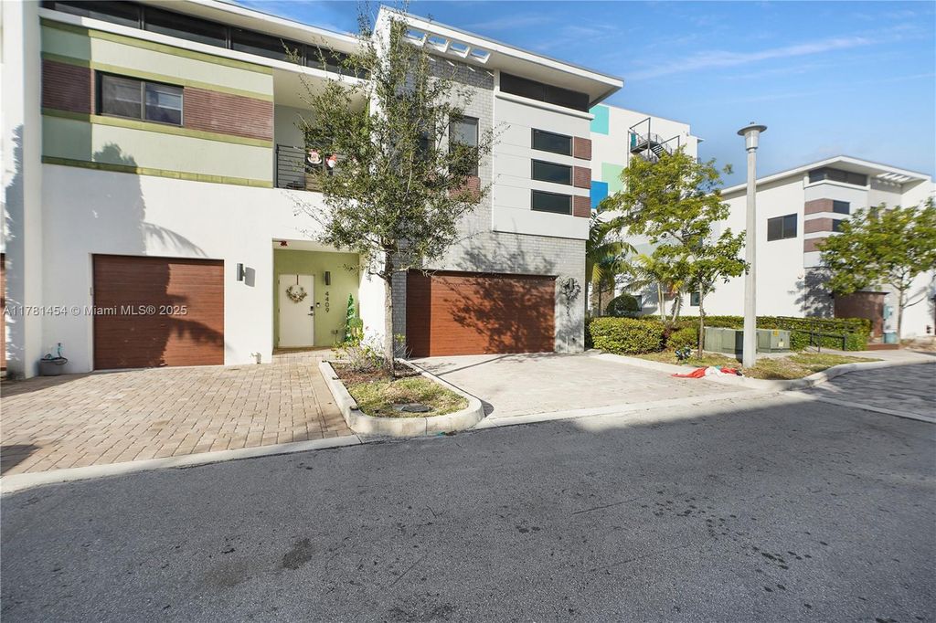 Photo of 4409 NW 9th St, Plantation, FL 33317 (MLS # A11781454)