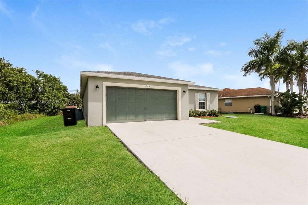 Photo of 1065 SW Canary Ter, Port Saint Lucie, FL 34953 (MLS # A11402363)