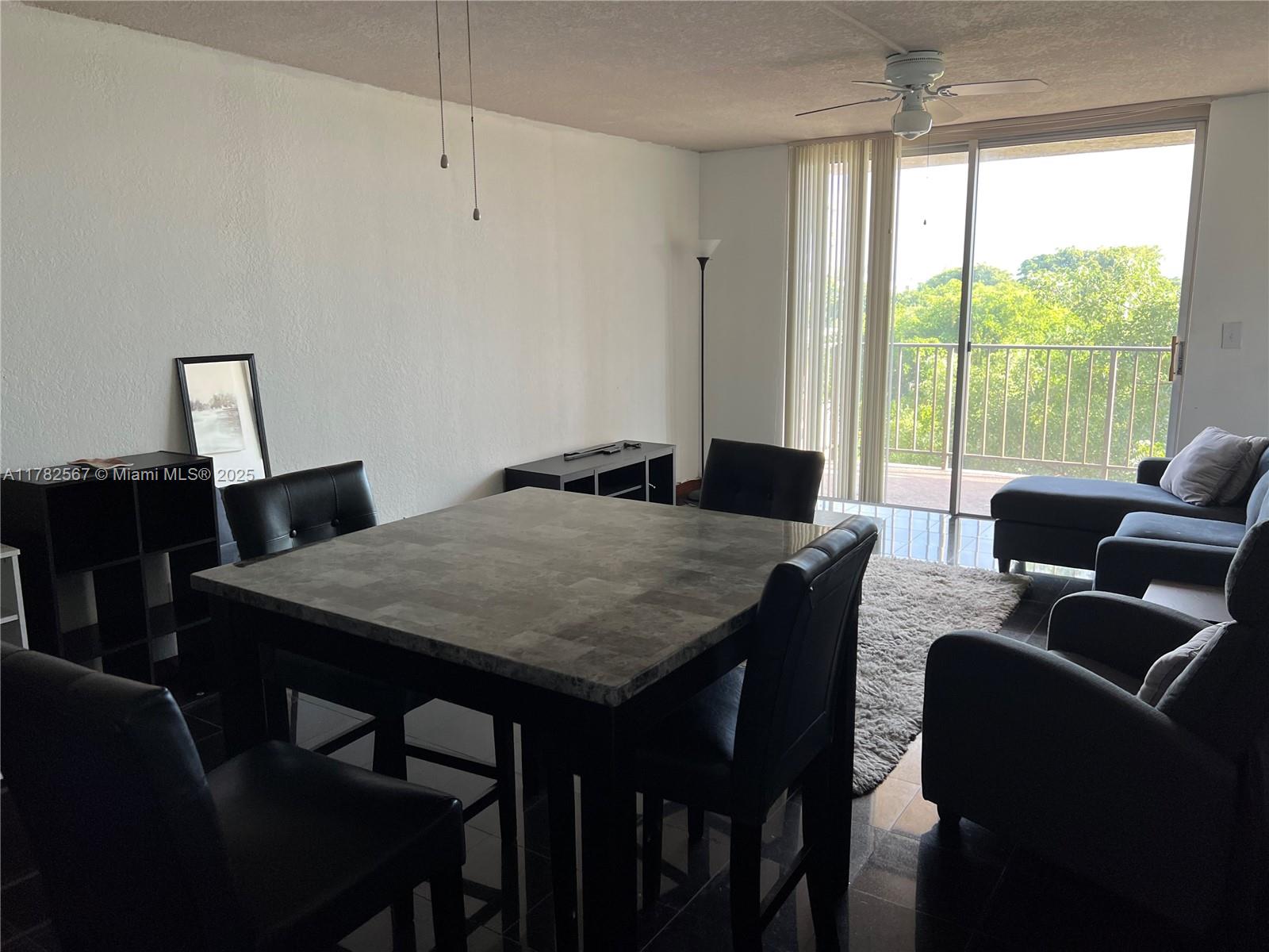 THREE HORIZONS SOUTH COND - Residential