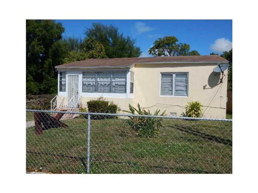 Cozy single family home located in the Railway Shops subdivision. Property is occupied and occupants are not to be disturbed or contacted under any circumstances. Interior inspections are not available and property is being sold as is. ** See broker remar ks