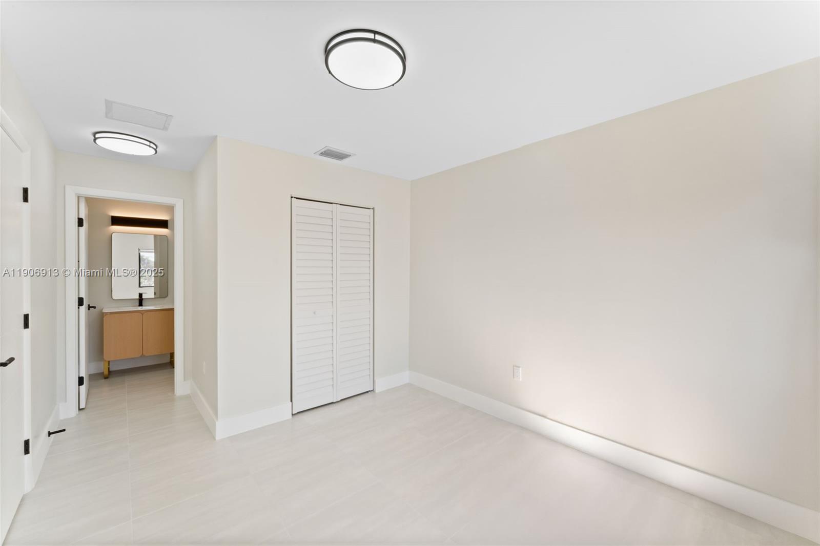 WOODMERE - Residential Income