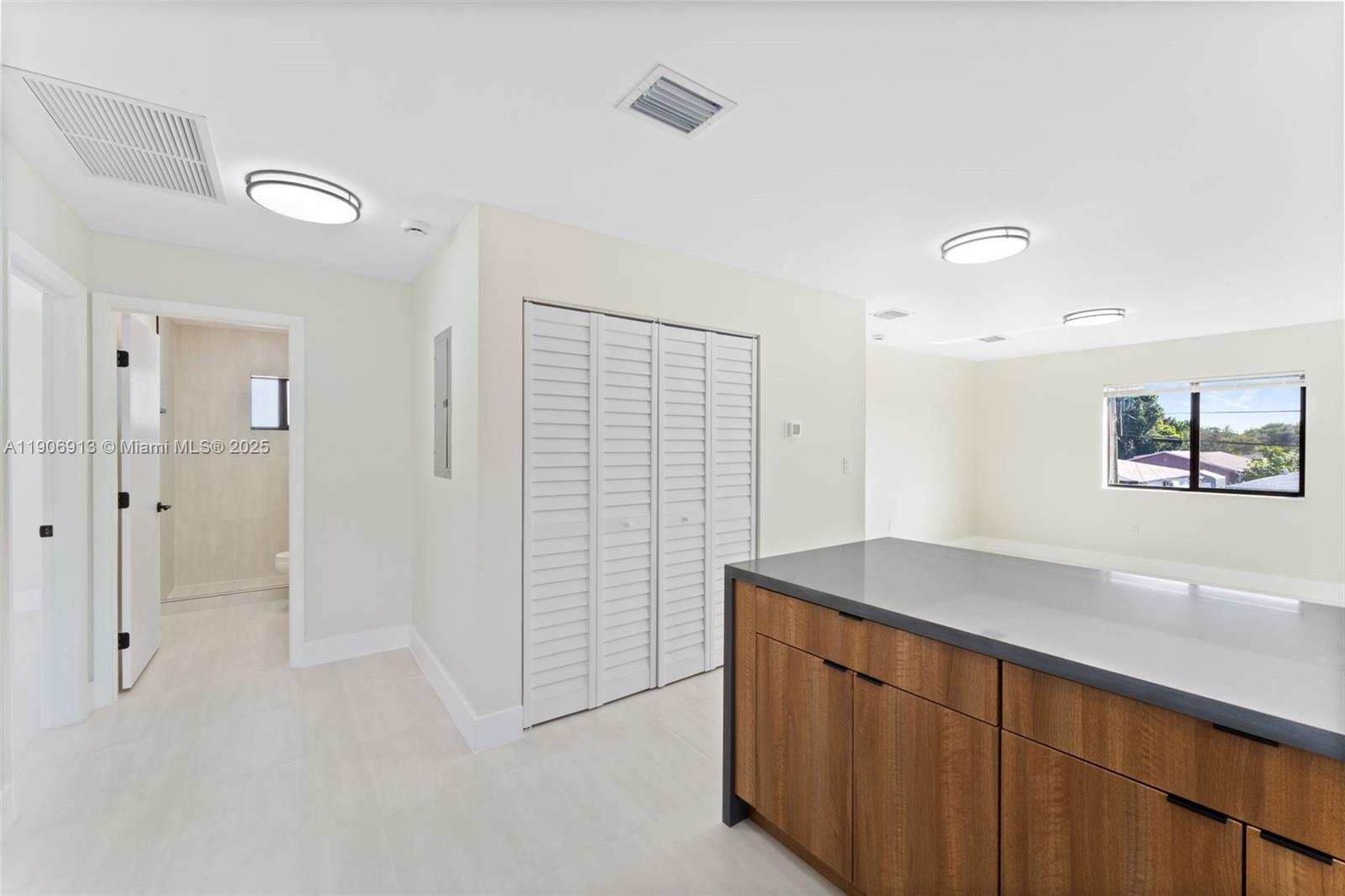 WOODMERE - Residential Income