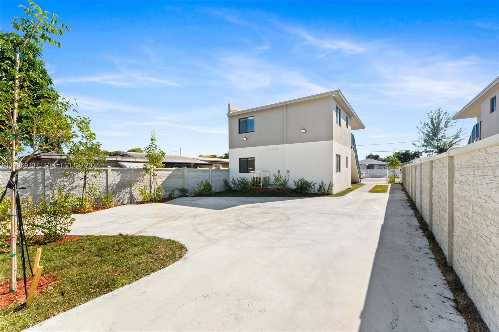 WOODMERE - Residential Income