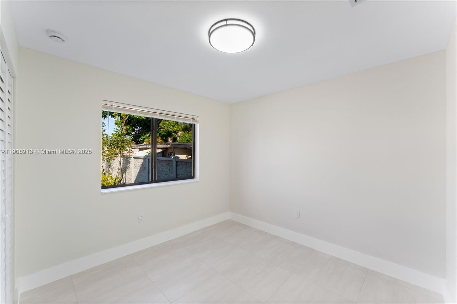 WOODMERE - Residential Income