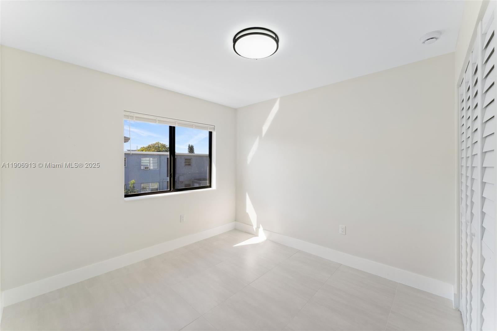 WOODMERE - Residential Income