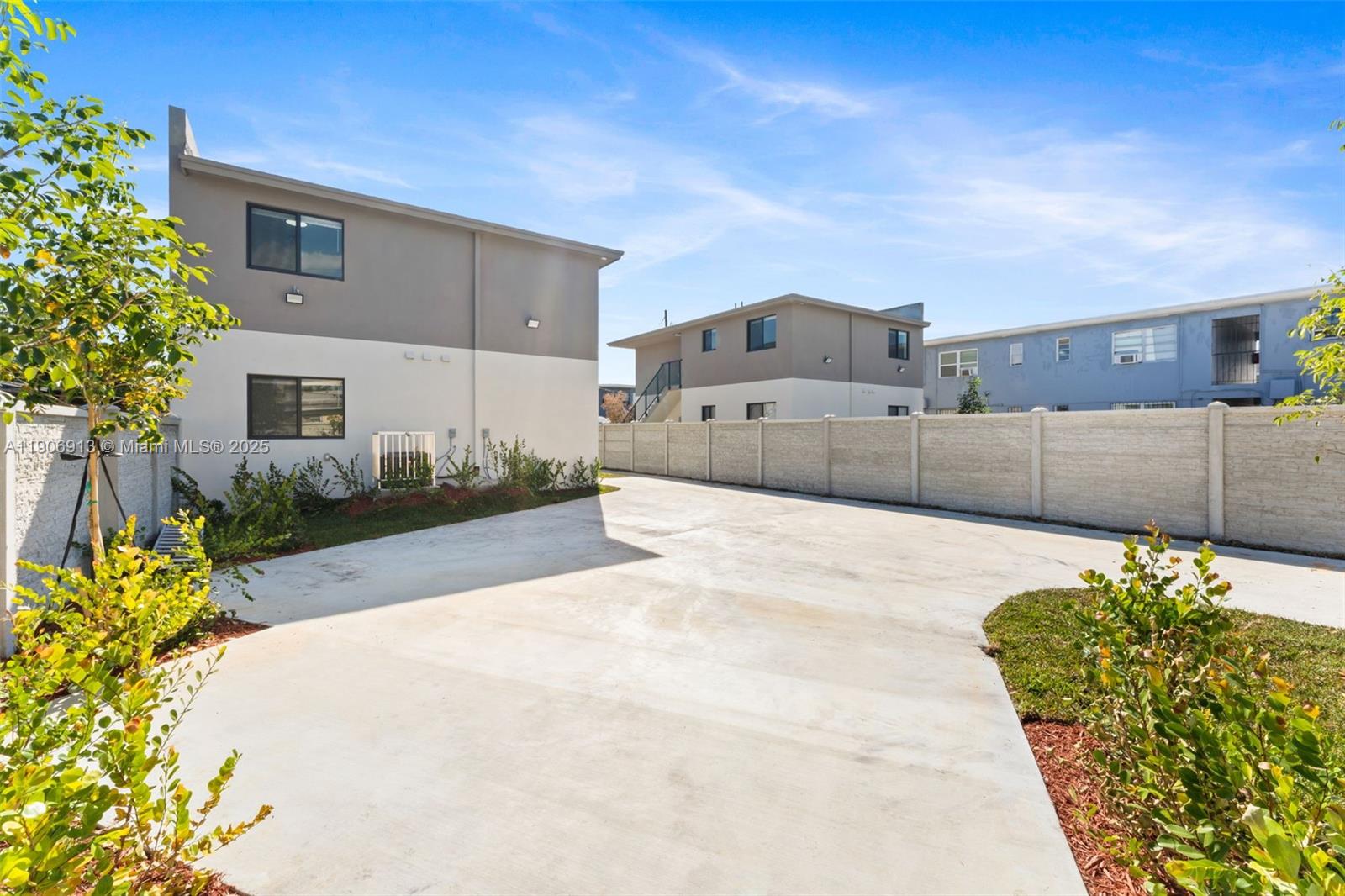 WOODMERE - Residential Income