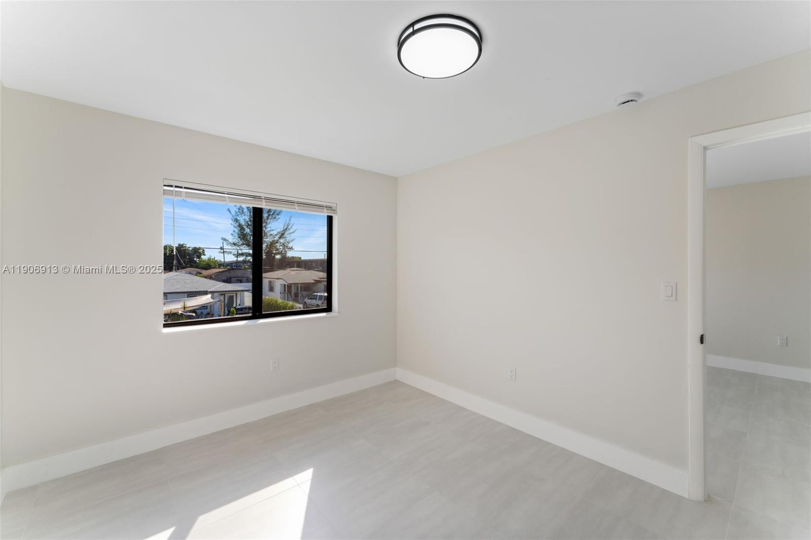 WOODMERE - Residential Income