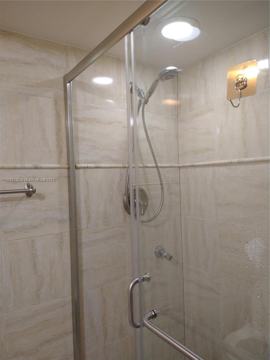WINSTON TOWERS 200 - Residential