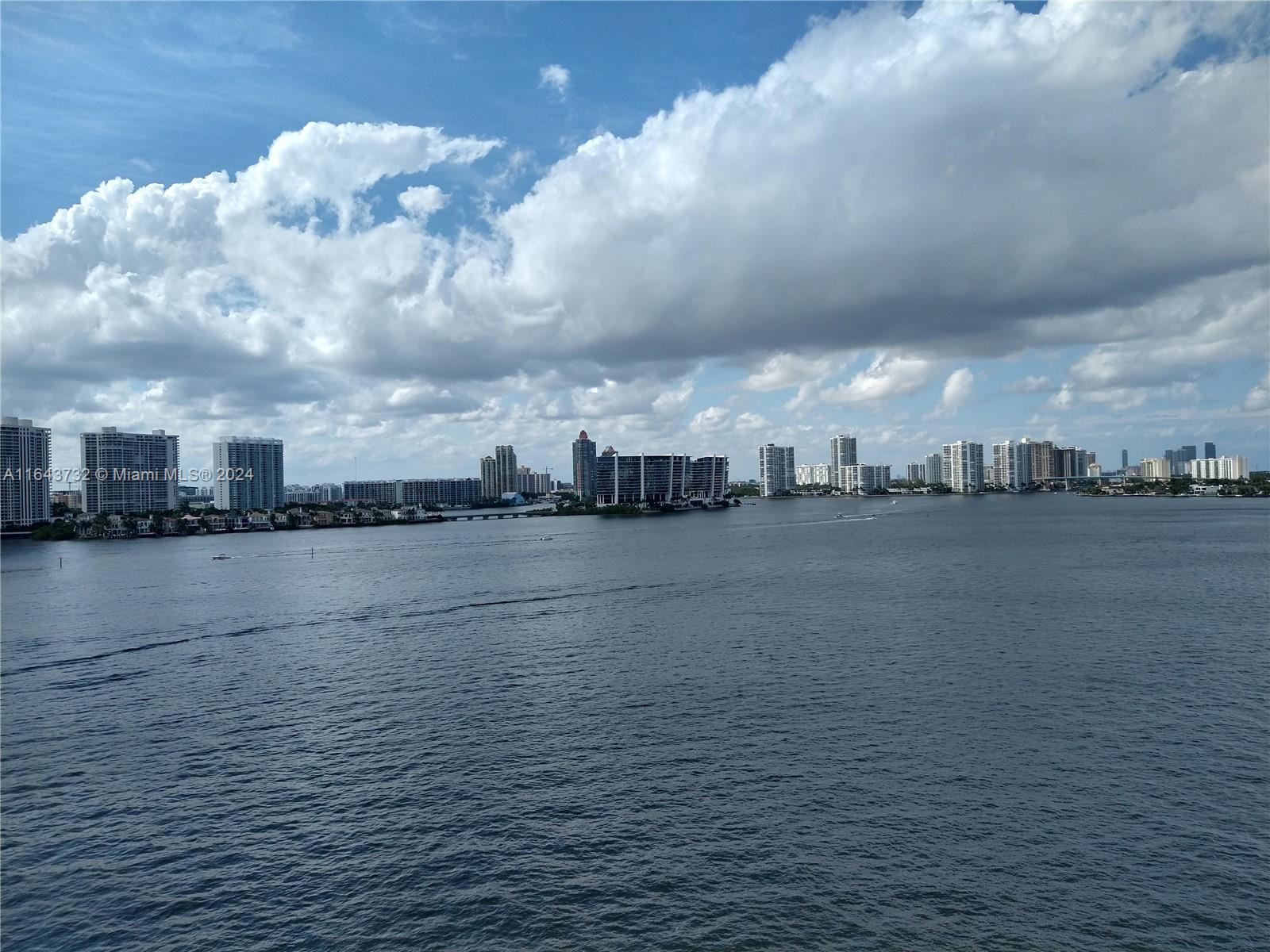 WINSTON TOWERS 200 - Residential