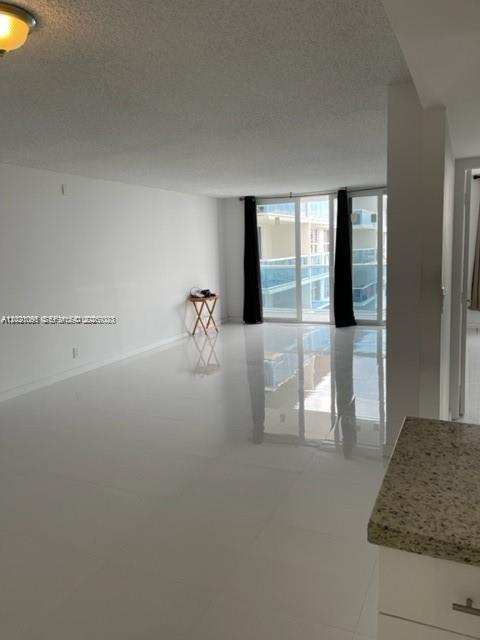 HALLMARK OF HOLLYWOOD CON - Residential
