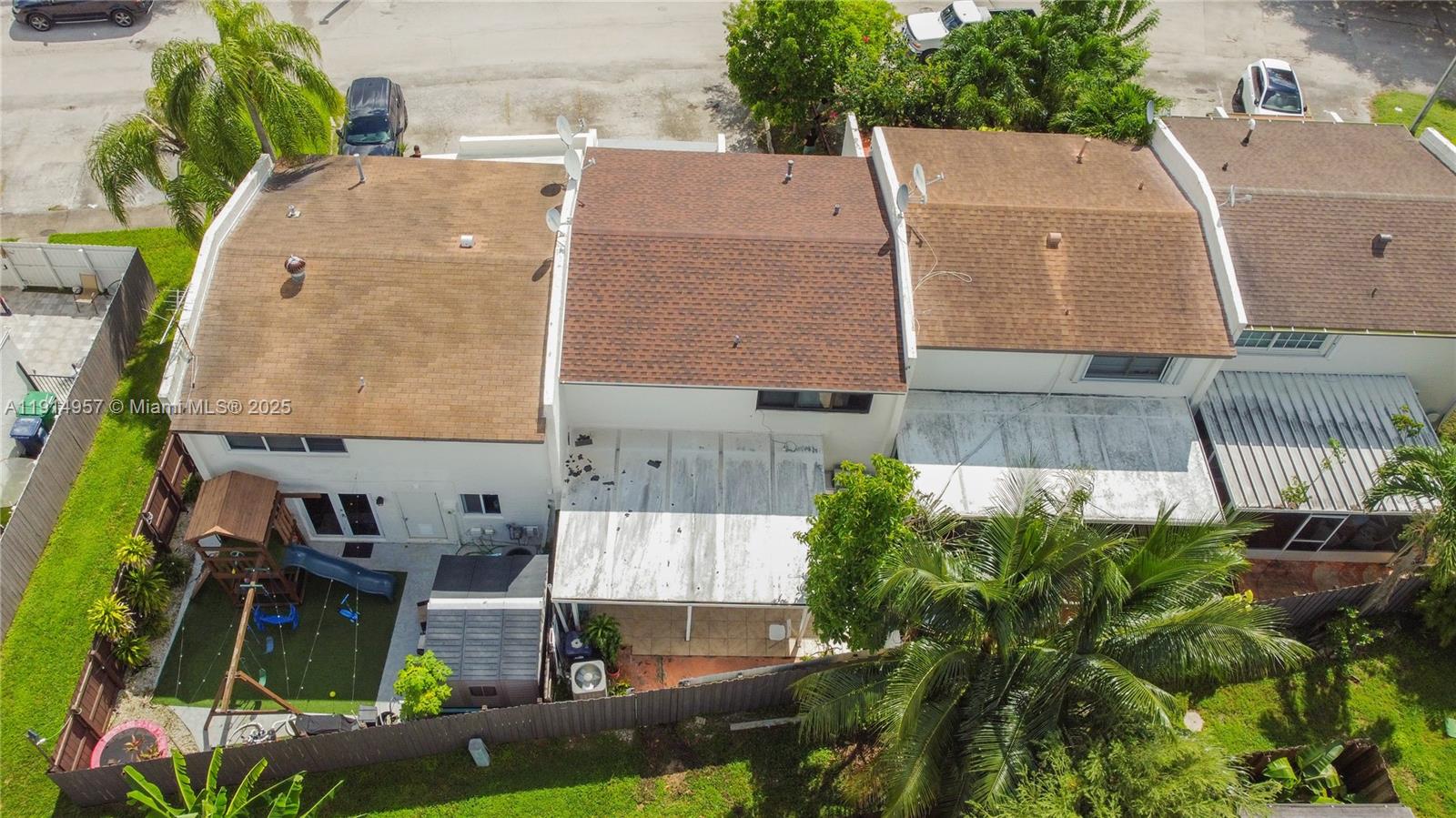 SNAPPER CREEK TOWNHOUSES - Residential Lease