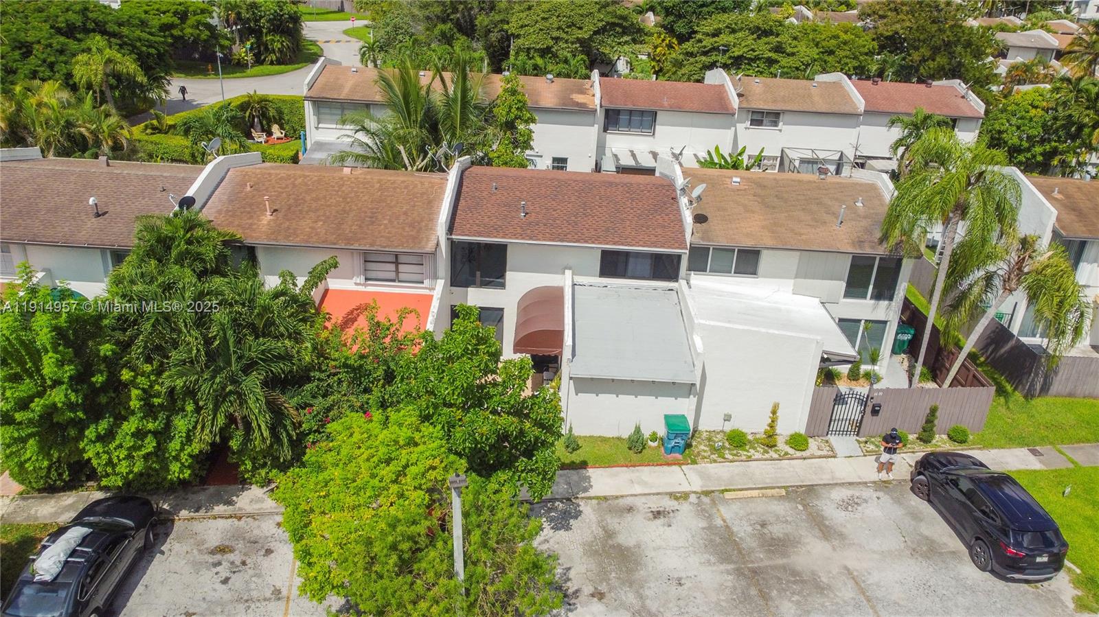 SNAPPER CREEK TOWNHOUSES - Residential Lease