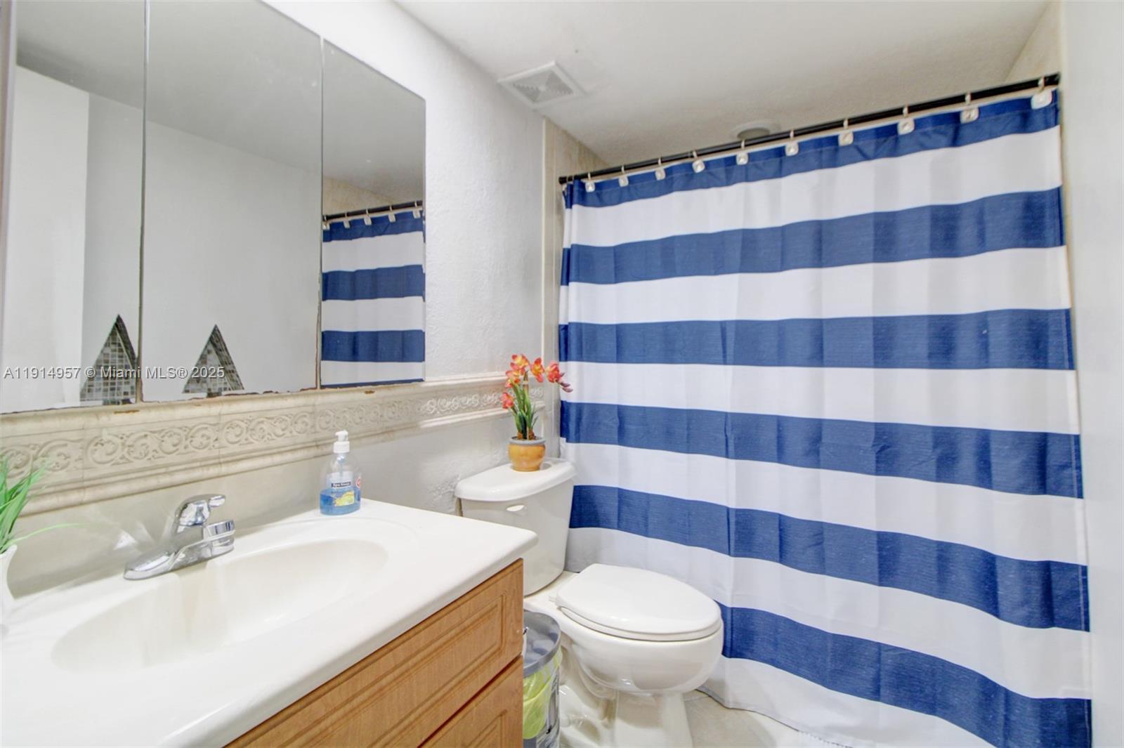 SNAPPER CREEK TOWNHOUSES - Residential Lease