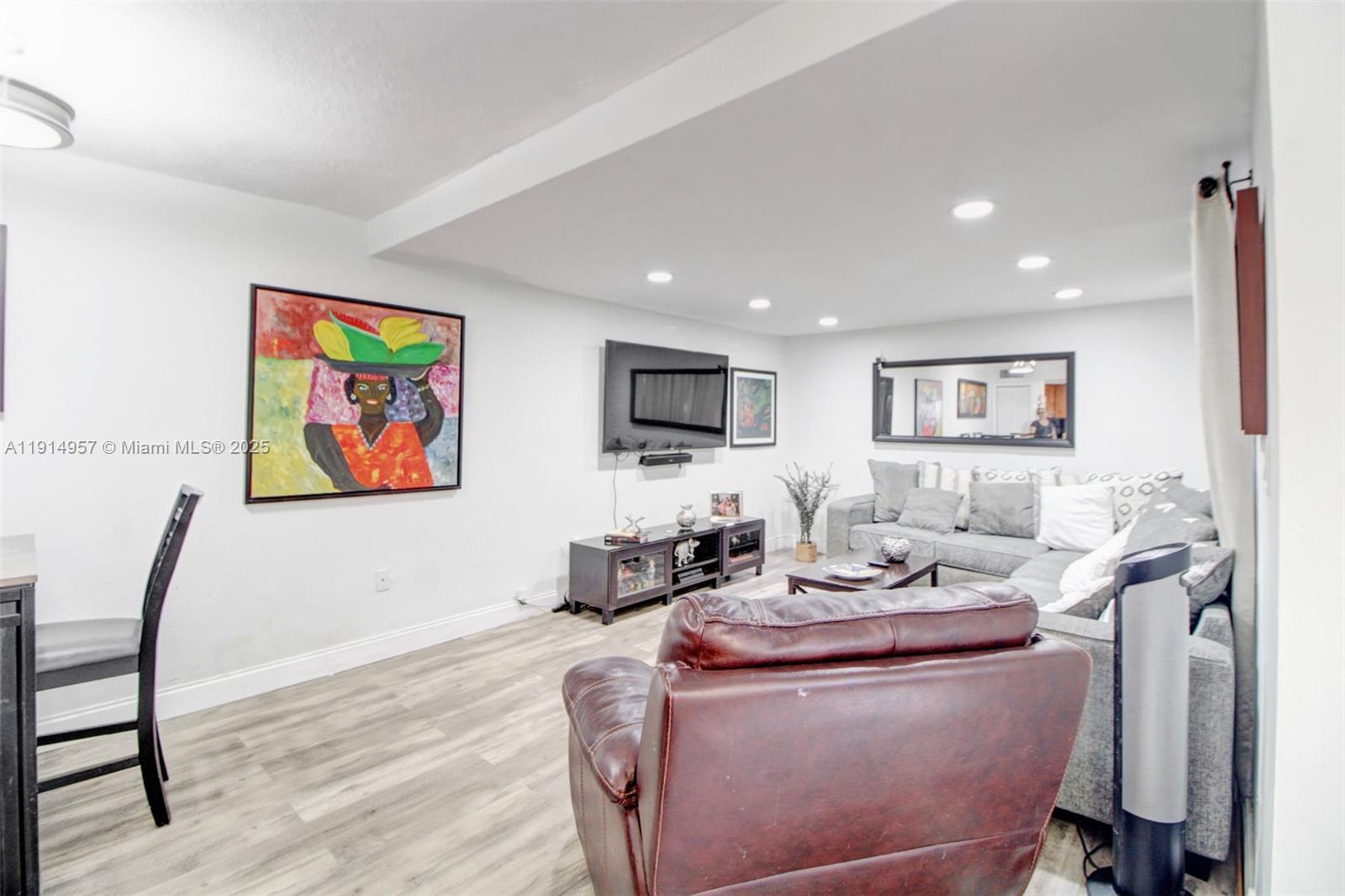 SNAPPER CREEK TOWNHOUSES - Residential Lease