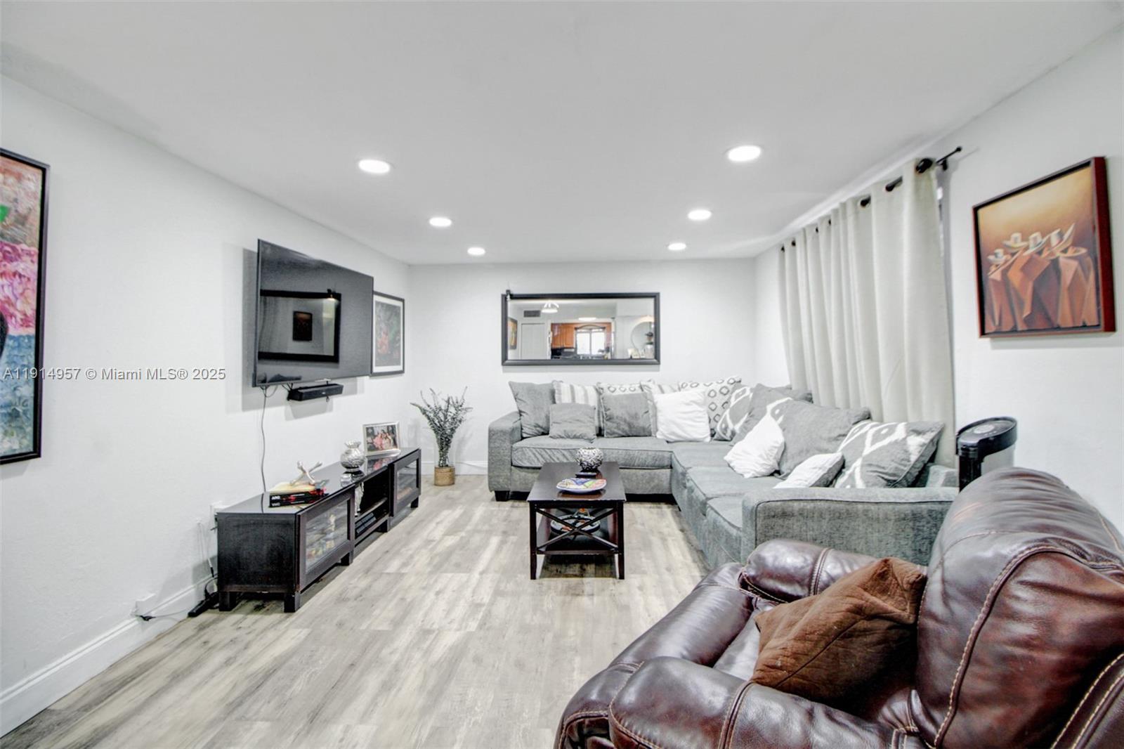 SNAPPER CREEK TOWNHOUSES - Residential Lease