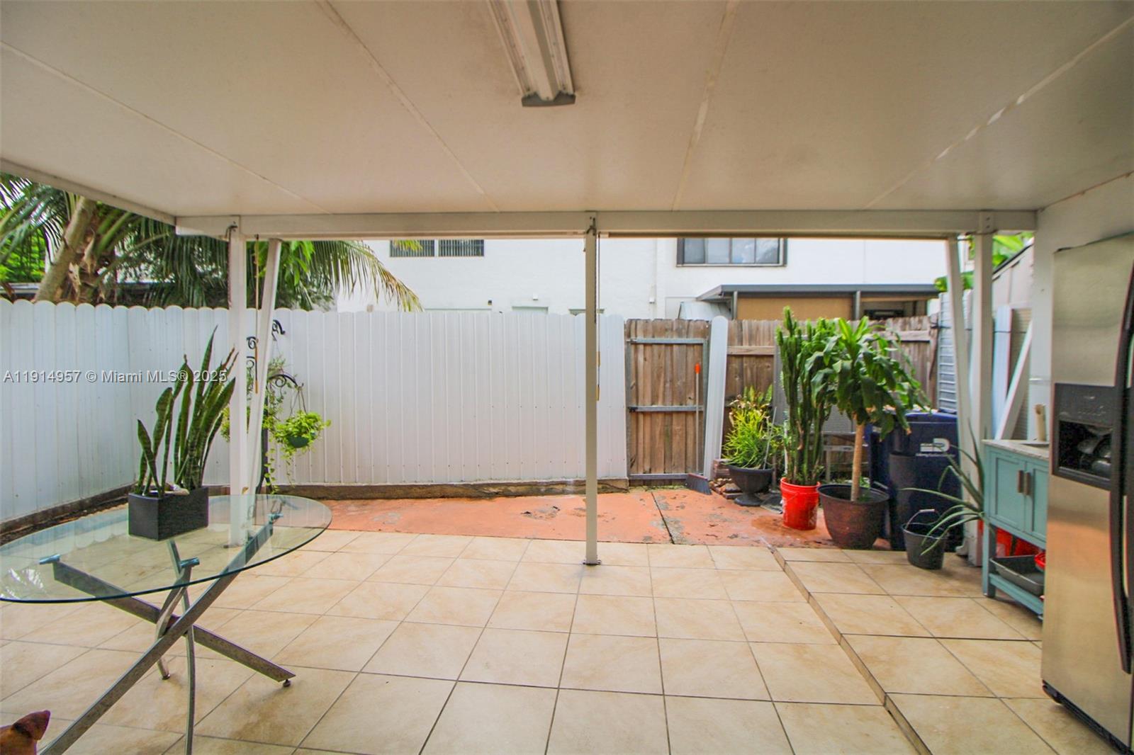 SNAPPER CREEK TOWNHOUSES - Residential Lease