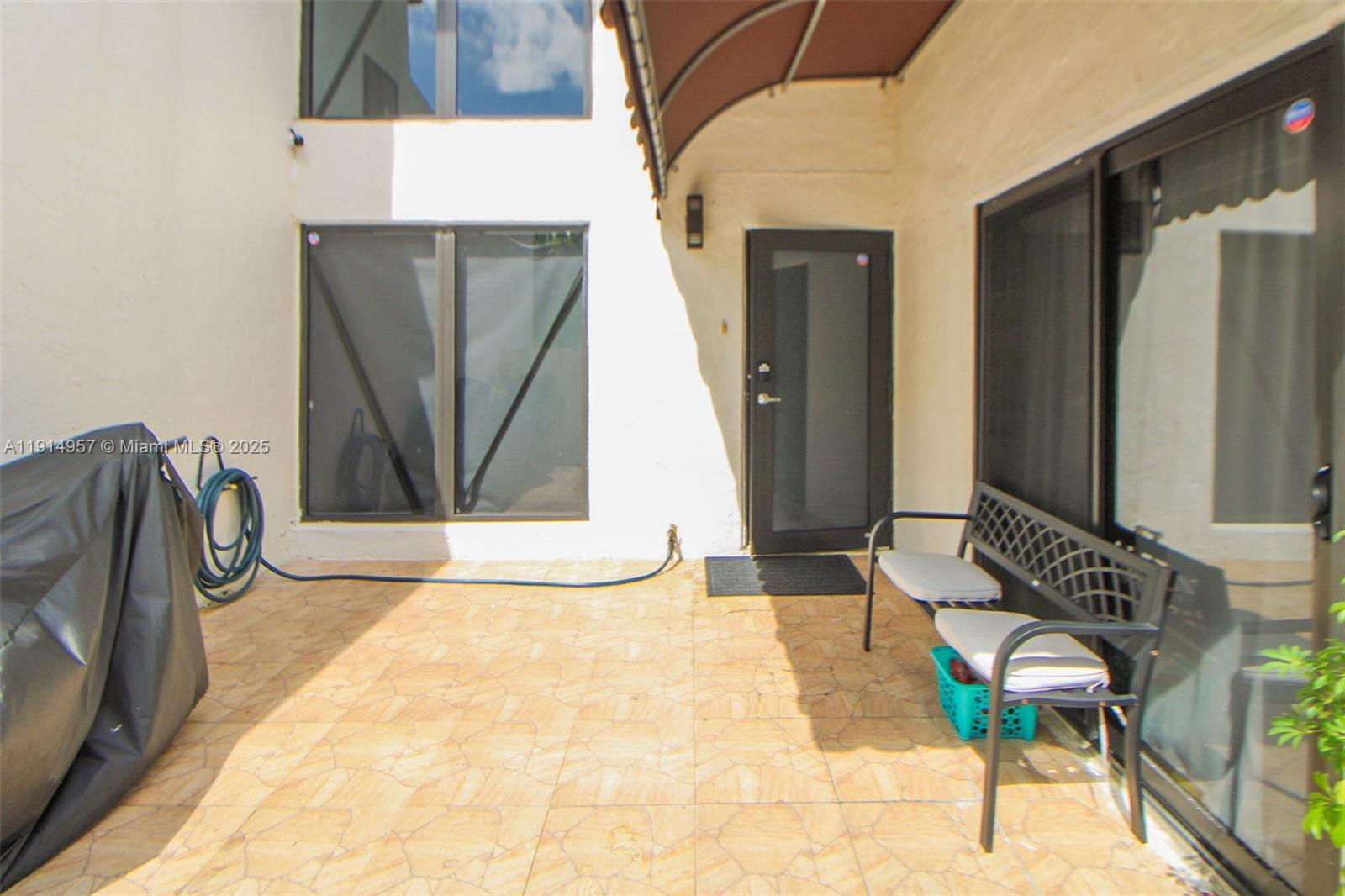 SNAPPER CREEK TOWNHOUSES - Residential Lease