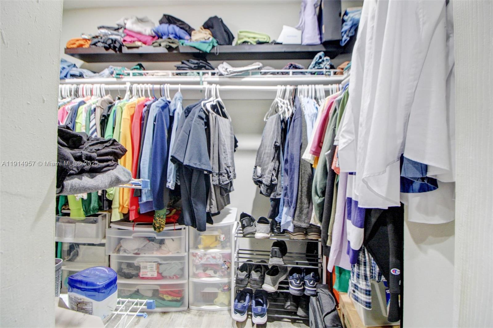 SNAPPER CREEK TOWNHOUSES - Residential Lease