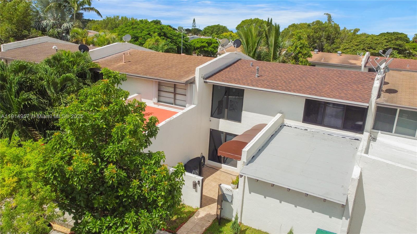 SNAPPER CREEK TOWNHOUSES - Residential Lease