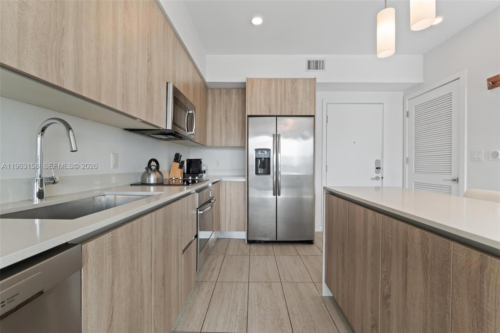 QUADRO CONDO - Residential