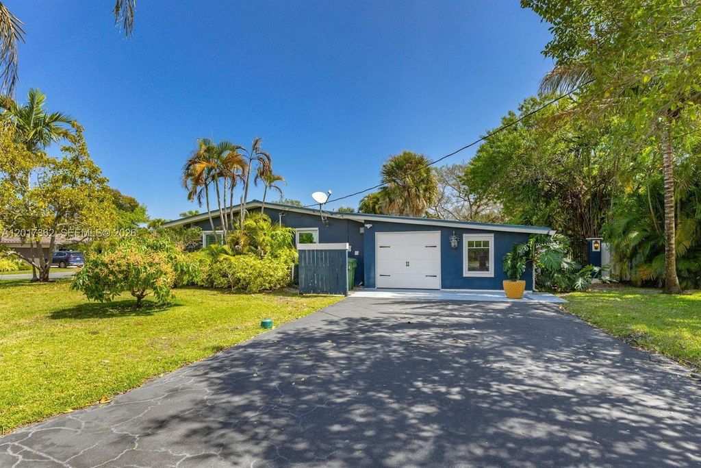 Photo of 2624 NE 30th St, Fort Lauderdale, FL 33306 (MLS # A12017362)
