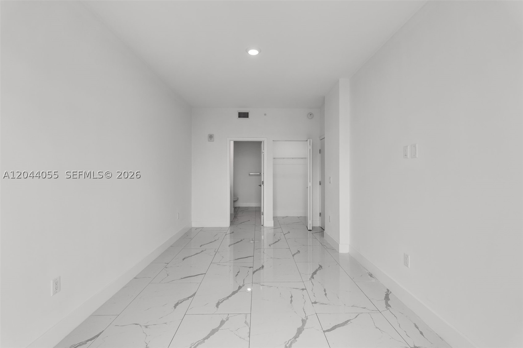 1 Curtiss Pkwy 319