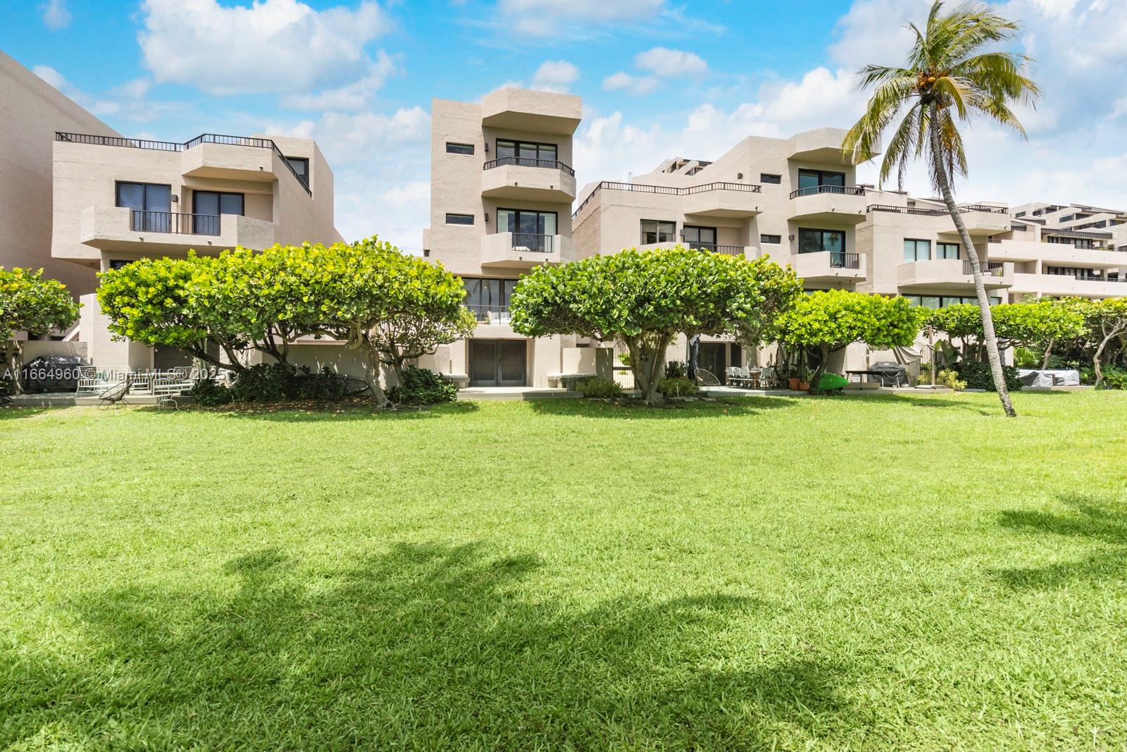 201 Crandon Blvd 174
