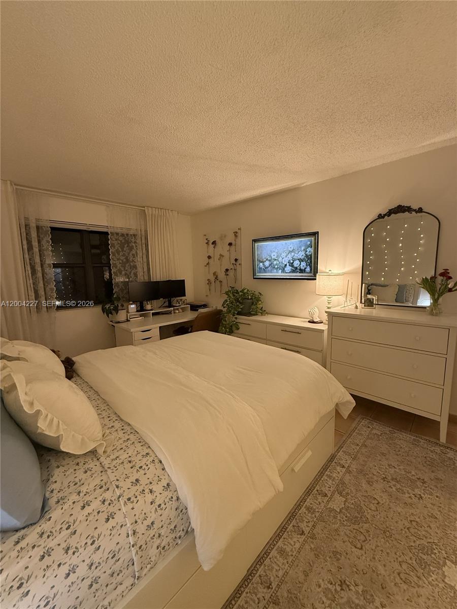 THE COURTS AT KENDALL CON - Residential