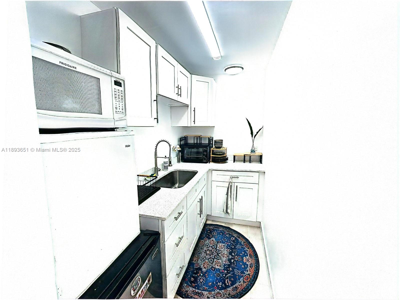 EVERGLADE LAND SALES CO - Residential Lease