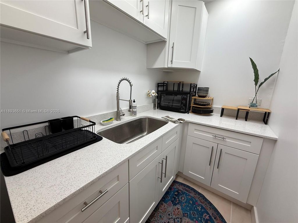 Photo of 901 SE 14th St #E, Fort Lauderdale, FL 33316 (MLS # A11893651)