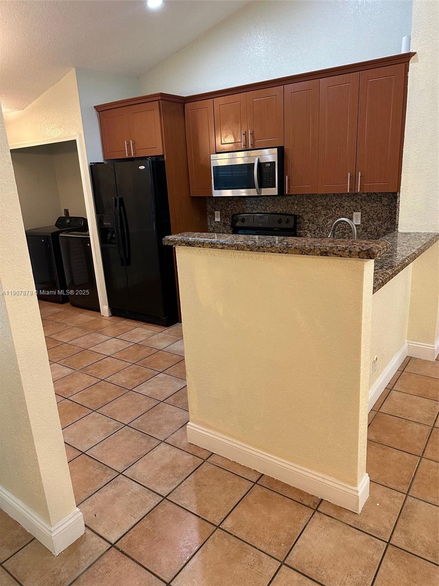 STONEHAVEN 1 - Residential Lease