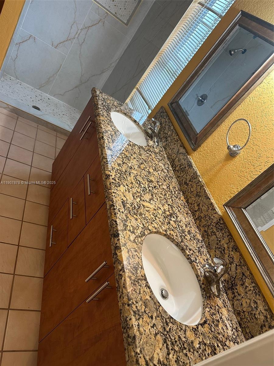 STONEHAVEN 1 - Residential Lease