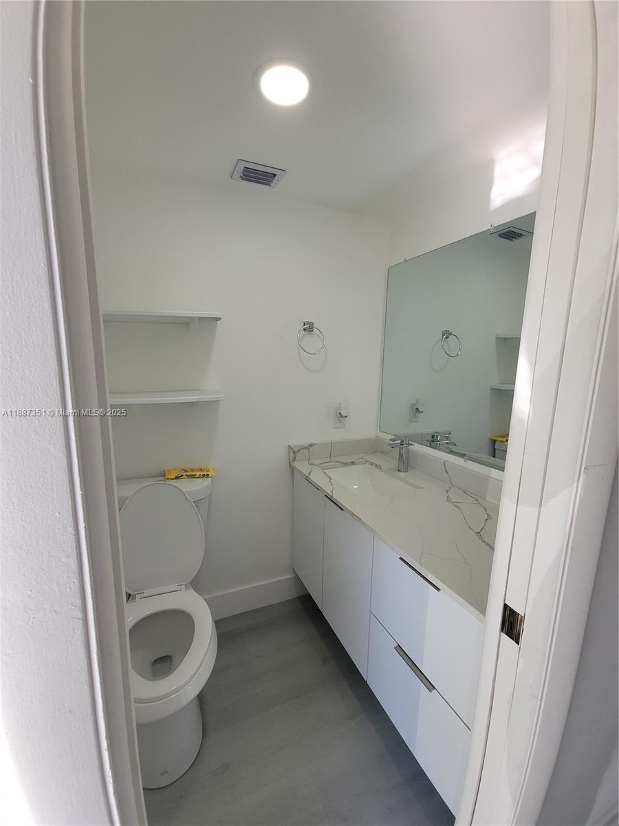 LAUDERDALE OAKS CONDO XIX - Residential Lease